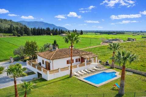 Property building, Nearby landmark, Spring, Day, Natural landscape, Garden, Garden view, Mountain view, Pool view, Swimming pool, sunbed
