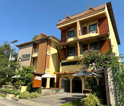 Property building, Day