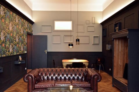 Living room, Seating area, Dining area, Family