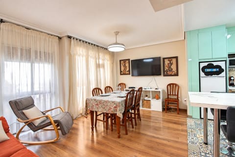 TV and multimedia, Seating area, Dining area