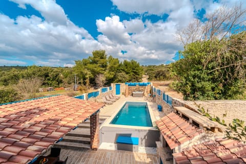 Day, Neighbourhood, Natural landscape, Pool view