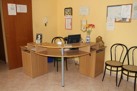 Communal lounge/ TV room, Lobby or reception