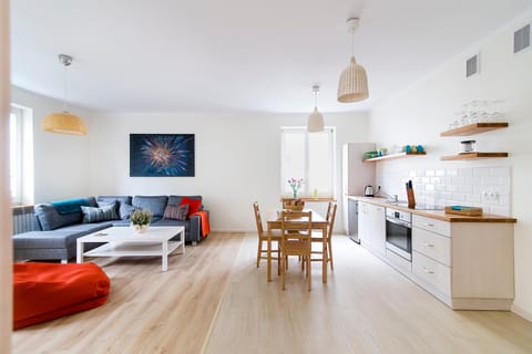 Spring, Winter, Summer, Kitchen or kitchenette, Living room, Dining area, Evening entertainment, Bedroom, Autumn, Street view, Seasons
