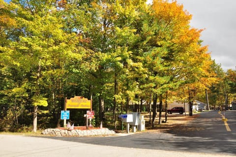 Tranquil Timbers Park Model 7 Campground/ 
RV Resort in Sturgeon Bay