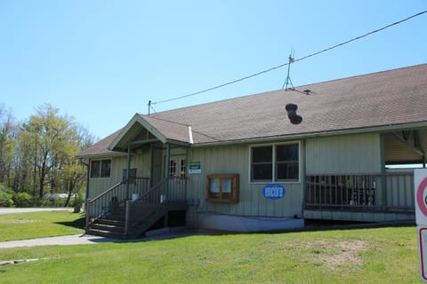 Tranquil Timbers Park Model 7 Campground/ 
RV Resort in Sturgeon Bay
