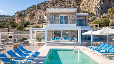Property building, Patio, Day, Natural landscape, Balcony/Terrace, Pool view, Swimming pool, Swimming pool, sunbed