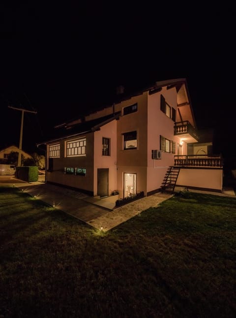 Plitvice Family Apartment Bed and Breakfast in Lika-Senj County
