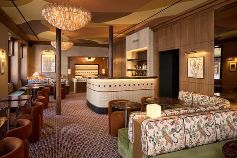 Restaurant/places to eat, Living room, Lounge or bar, Banquet/Function facilities, Seating area