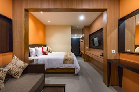 Photo of the whole room, Bedroom