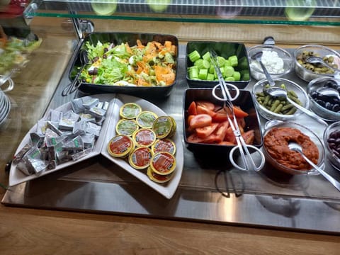 Restaurant/places to eat, Breakfast, Continental breakfast, Buffet breakfast