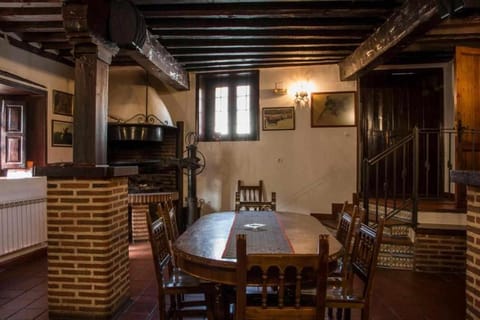 Communal lounge/ TV room, BBQ facilities, Game Room, Living room, Lounge or bar, Meeting/conference room