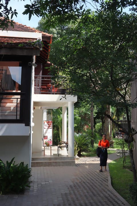 Facade/entrance, Garden