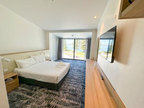 View (from property/room), Bedroom, Lake view