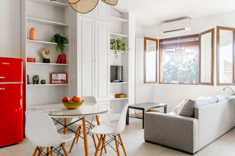 TV and multimedia, Living room, Seating area, Dining area