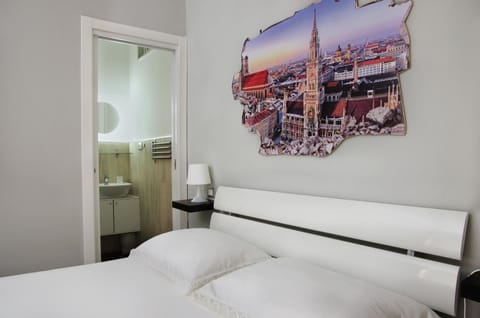 Photo of the whole room, Decorative detail