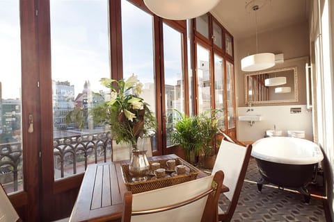 Bathroom, Dining area, Area and facilities