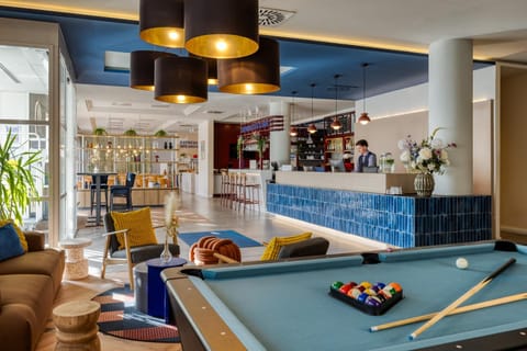 Billiard, Lobby or reception, Seating area