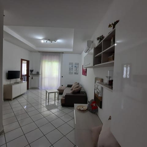 TV and multimedia, Living room, Seating area, Evening entertainment