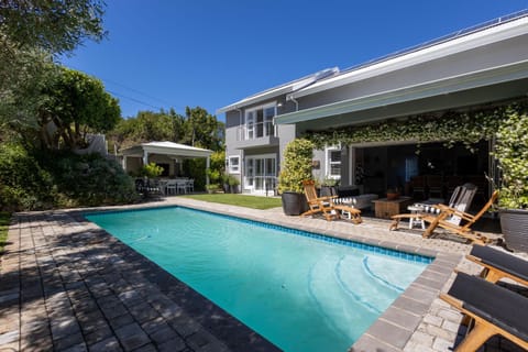 Pool view, Swimming pool, sunbed