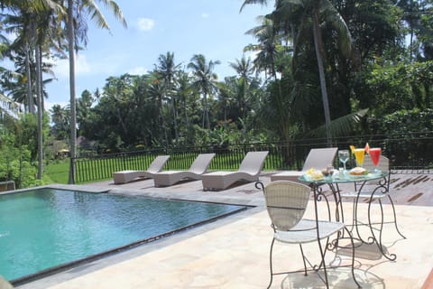 Swimming pool, Swimming pool