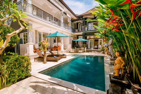 Property building, Patio, Restaurant/places to eat, Spring, Off site, Day, Garden, Garden view, Pool view, Swimming pool, Breakfast, sunbed, Internal: Not applicable to any particular room