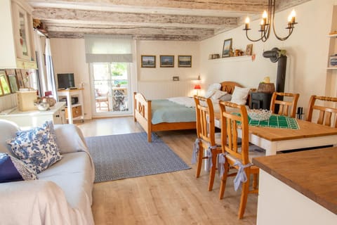 Bed, Living room, Photo of the whole room, Seating area, Dining area