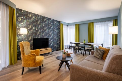 Living room, Dining area