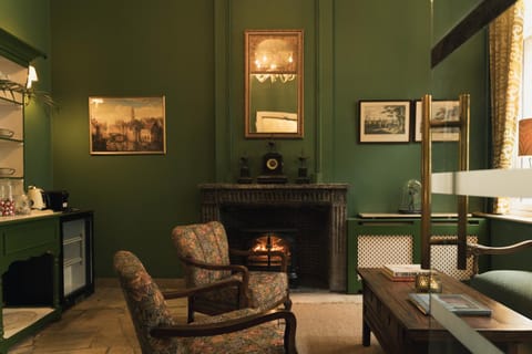 Lounge or bar, Seating area