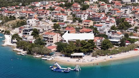 Property building, Nearby landmark, Day, Neighbourhood, Natural landscape, Bird's eye view, Beach, City view, Sea view, Street view, Location