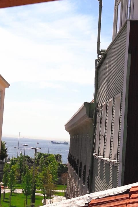 Nearby landmark, Neighbourhood, Natural landscape, Balcony/Terrace, City view, Sea view, Street view