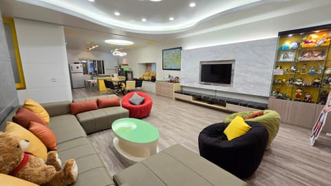 TV and multimedia, Living room, Seating area, On site