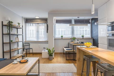 Communal lounge/ TV room, Kitchen or kitchenette, Living room, Seating area, Dining area, oven, stove