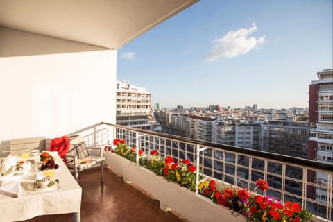 Day, Balcony/Terrace, On site, City view
