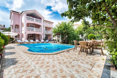 Patio, Neighbourhood, Garden