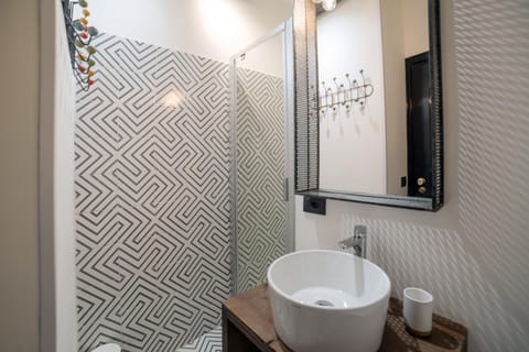 Shower, Bathroom, Decorative detail