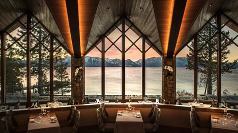 Restaurant/places to eat, On site, Lake view, Mountain view, Sunset