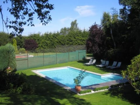 Tennis court, Swimming pool, Swimming pool