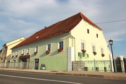 Facade/entrance, On site, Street view