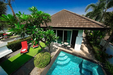 Property building, Patio, Day, Garden, Garden view, Swimming pool, sunbed