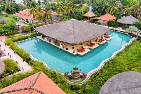 Restaurant/places to eat, Swimming pool