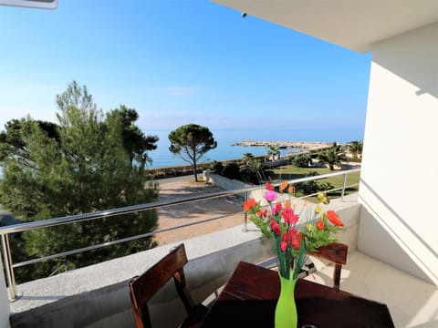 Balcony/Terrace, Sea view, Street view