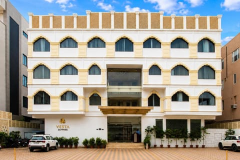 Property building, Facade/entrance, Day, View (from property/room), Area and facilities, Area and facilities
