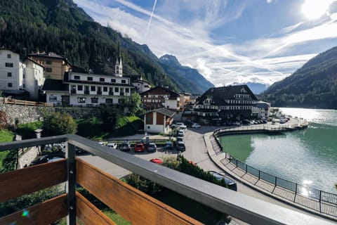 Balcony/Terrace, City view, Lake view, Mountain view