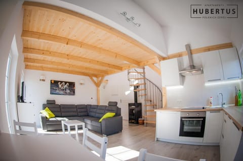 TV and multimedia, Kitchen or kitchenette, Living room, Seating area, Dining area