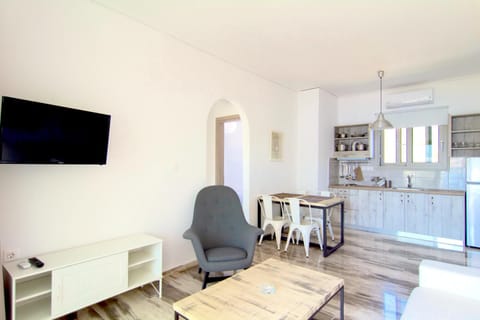 TV and multimedia, Kitchen or kitchenette, Living room, Dining area, Sea view