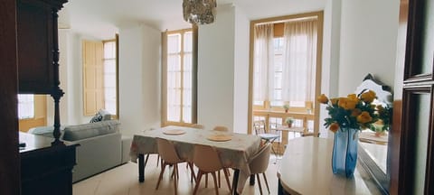 Living room, Seating area, Dining area
