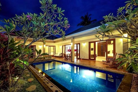 Property building, Pool view, Swimming pool, Swimming pool