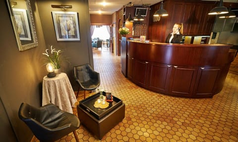 Staff, Lobby or reception, Lounge or bar