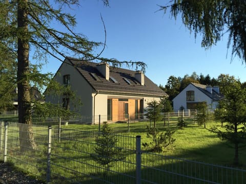 Property building, Neighbourhood, Natural landscape, On site, Garden view