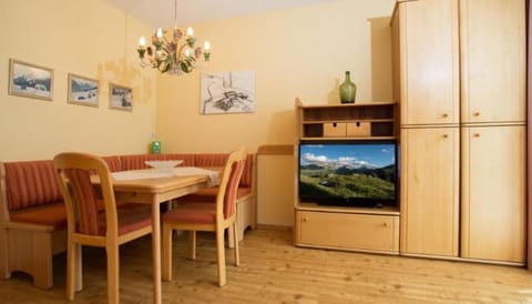 Haus Christaldo Bed and Breakfast in Saint Anton am Arlberg